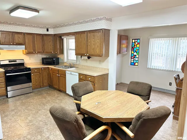 $169,900 | 711 Daly Drive, Jacksonville, IL 62650