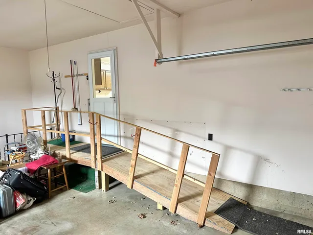 $169,900 | 711 Daly Drive, Jacksonville, IL 62650