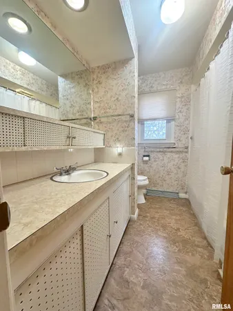 $159,900 | 711 Daly Drive, Jacksonville, IL 62650