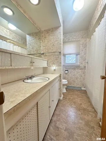 $169,900 | 711 Daly Drive, Jacksonville, IL 62650