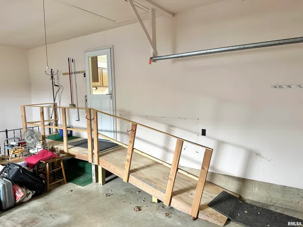 $159,900 | 711 Daly Drive, Jacksonville, IL 62650