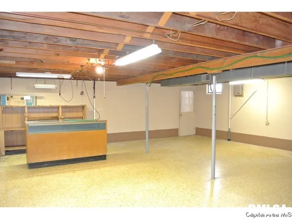 $159,900 | 711 Daly Drive, Jacksonville, IL 62650