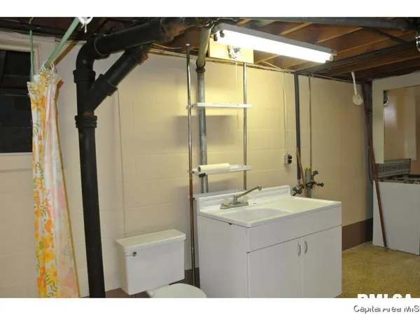 $159,900 | 711 Daly Drive, Jacksonville, IL 62650