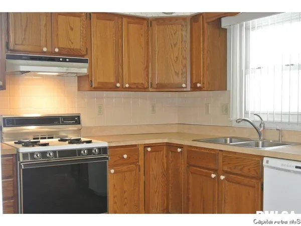 $159,900 | 711 Daly Drive, Jacksonville, IL 62650