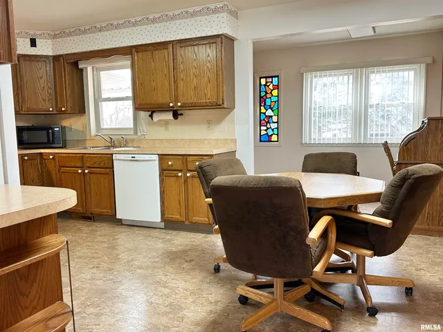 $169,900 | 711 Daly Drive, Jacksonville, IL 62650