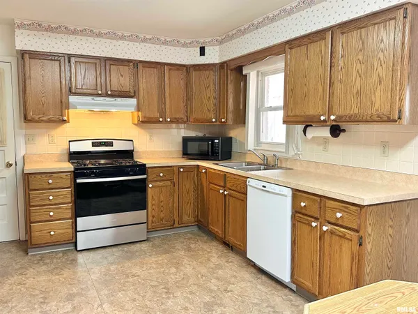 $159,900 | 711 Daly Drive, Jacksonville, IL 62650