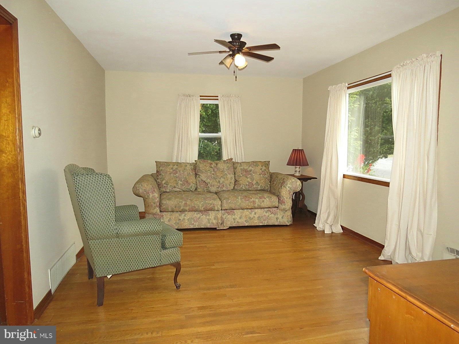 4702 Ridge Road Mount Airy, MD 21771 - Photo 2 of 27 Living Room