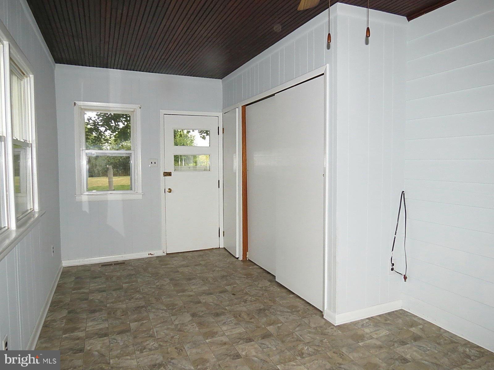 4702 Ridge Road Mount Airy, MD 21771 - Photo 15 of 27 Family Room