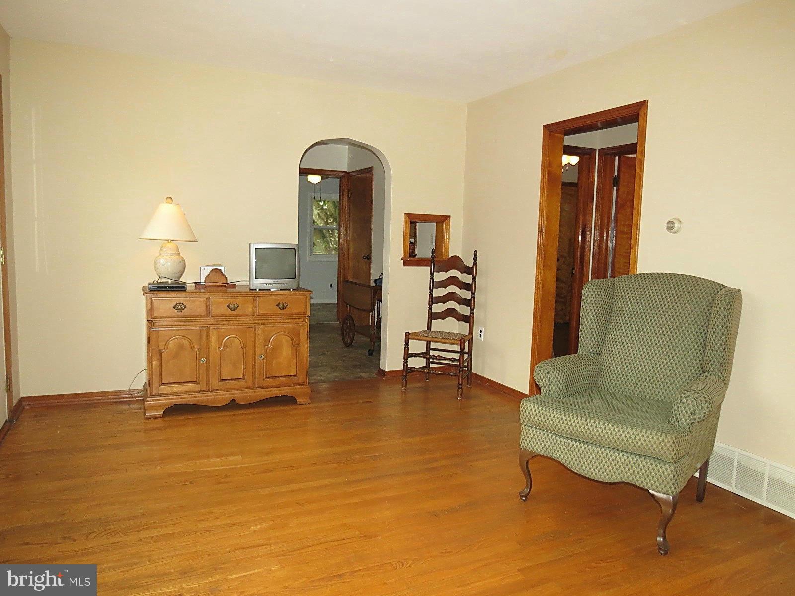 4702 Ridge Road Mount Airy, MD 21771 - Photo 6 of 27 Living Room