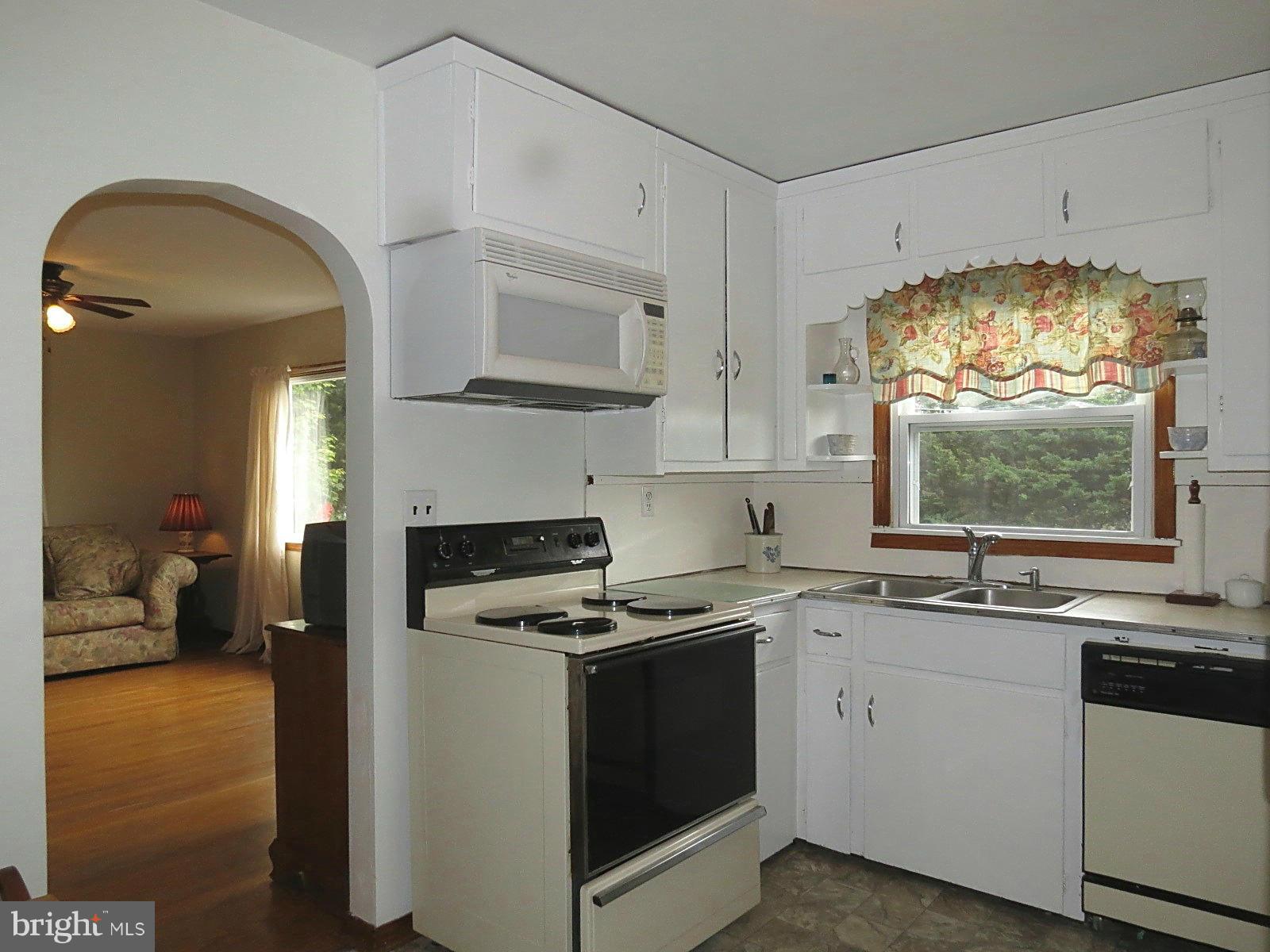 4702 Ridge Road Mount Airy, MD 21771 - Photo 9 of 27 Kitchen