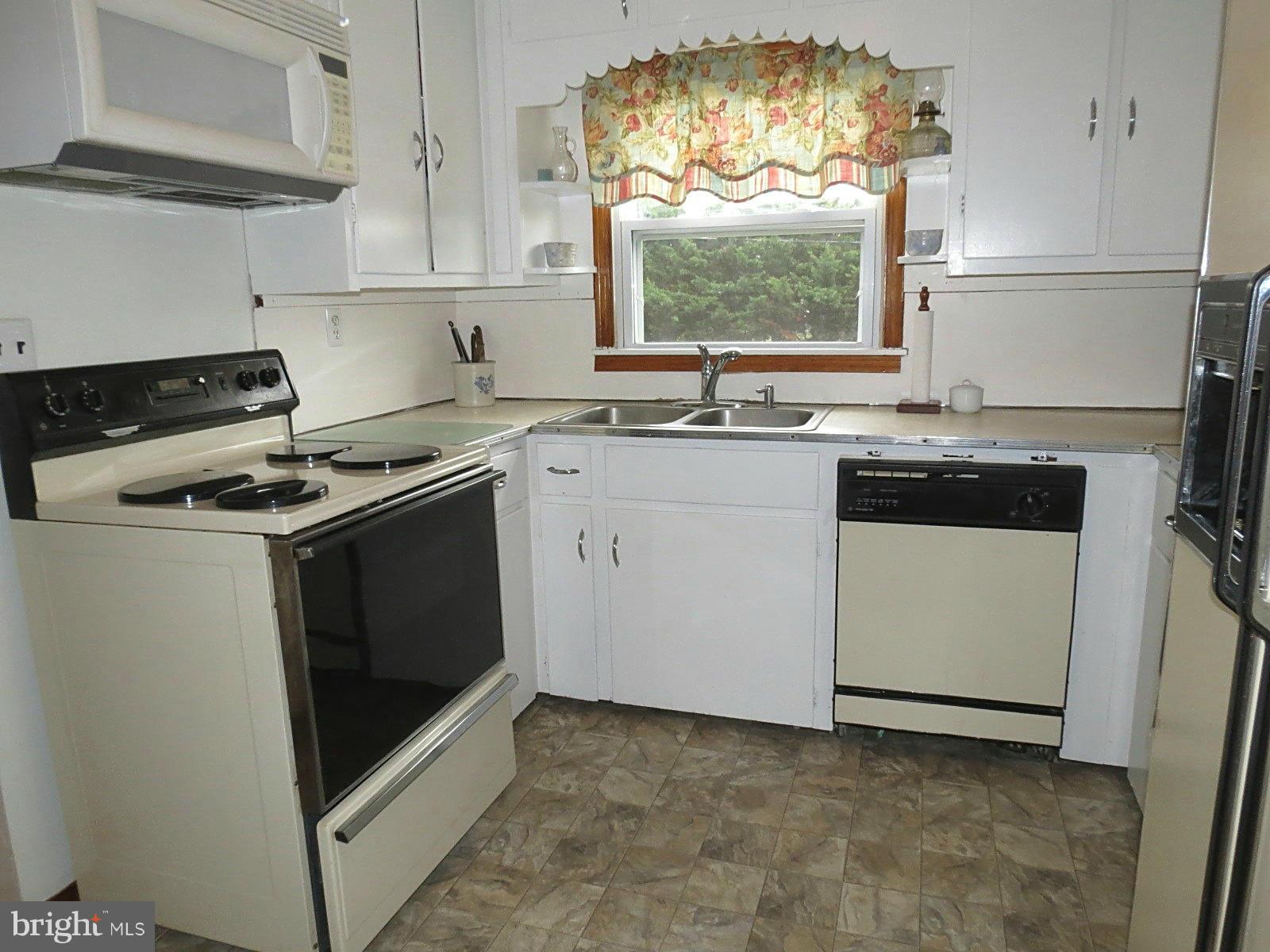 4702 Ridge Road Mount Airy, MD 21771 - Photo 10 of 27 Kitchen