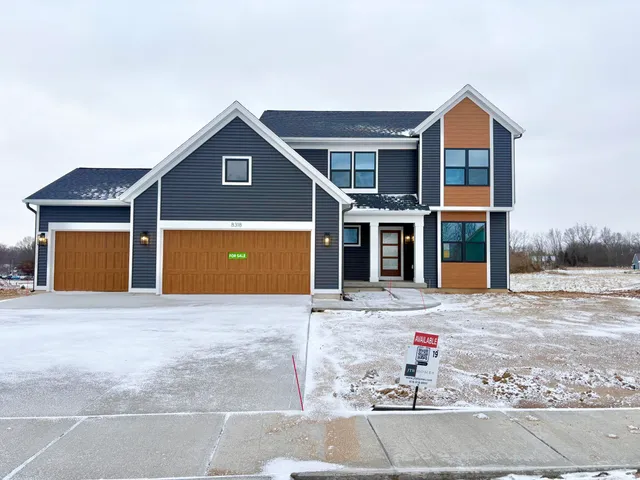 $679,900 | 8318 Kettle Hill Southeast, Alto, MI 49302