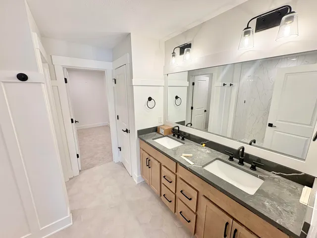 $679,900 | 8318 Kettle Hill Southeast, Alto, MI 49302