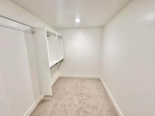 $679,900 | 8318 Kettle Hill Southeast, Alto, MI 49302