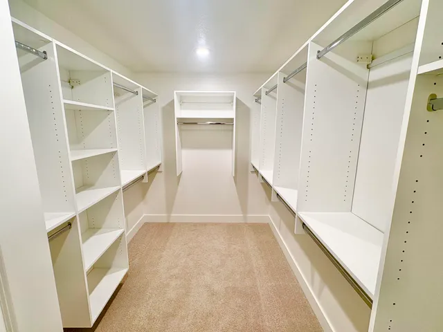 $679,900 | 8318 Kettle Hill Southeast, Alto, MI 49302