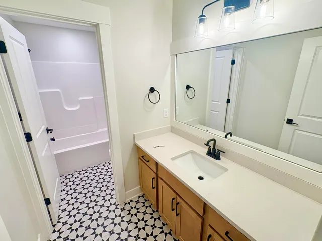 $679,900 | 8318 Kettle Hill Southeast, Alto, MI 49302