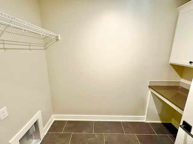 $679,900 | 8318 Kettle Hill Southeast, Alto, MI 49302