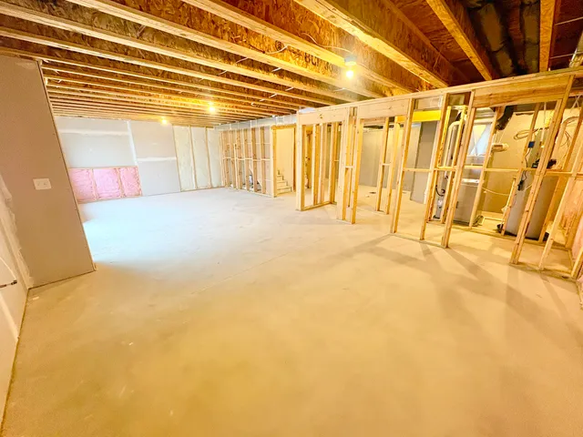 $679,900 | 8318 Kettle Hill Southeast, Alto, MI 49302