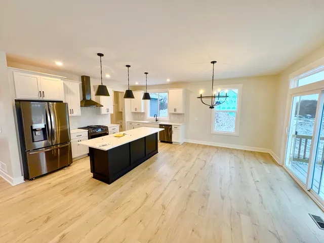 $679,900 | 8318 Kettle Hill Southeast, Alto, MI 49302