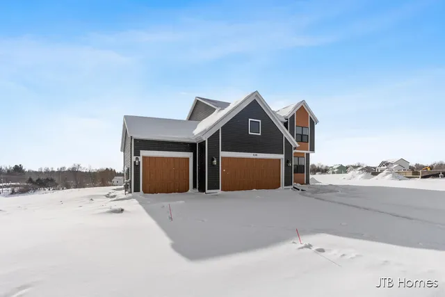 $679,900 | 8318 Kettle Hill Southeast, Alto, MI 49302