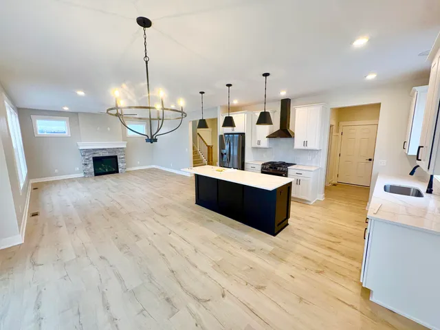 $679,900 | 8318 Kettle Hill Southeast, Alto, MI 49302