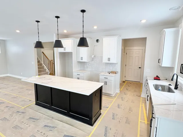 $679,900 | 8318 Kettle Hill Southeast, Alto, MI 49302