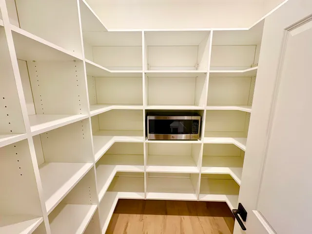 $679,900 | 8318 Kettle Hill Southeast, Alto, MI 49302