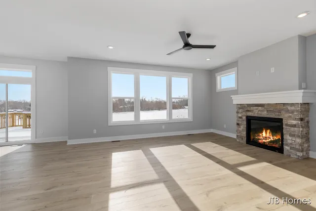 $679,900 | 8318 Kettle Hill Southeast, Alto, MI 49302