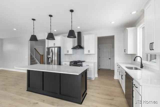 $679,900 | 8318 Kettle Hill Southeast, Alto, MI 49302