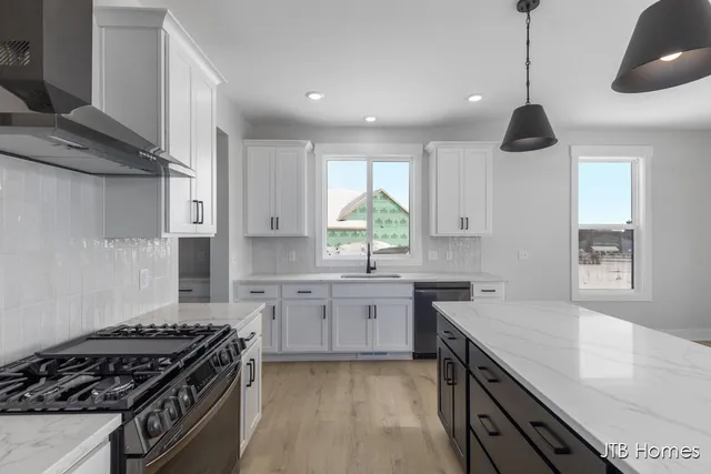 $679,900 | 8318 Kettle Hill Southeast, Alto, MI 49302