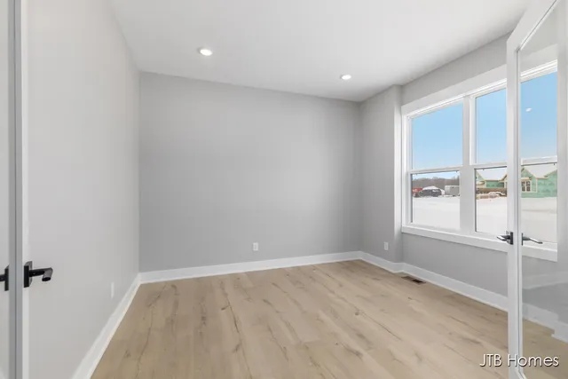 $679,900 | 8318 Kettle Hill Southeast, Alto, MI 49302