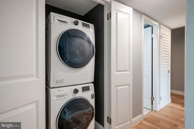a view of a bedroom with washer and dryer