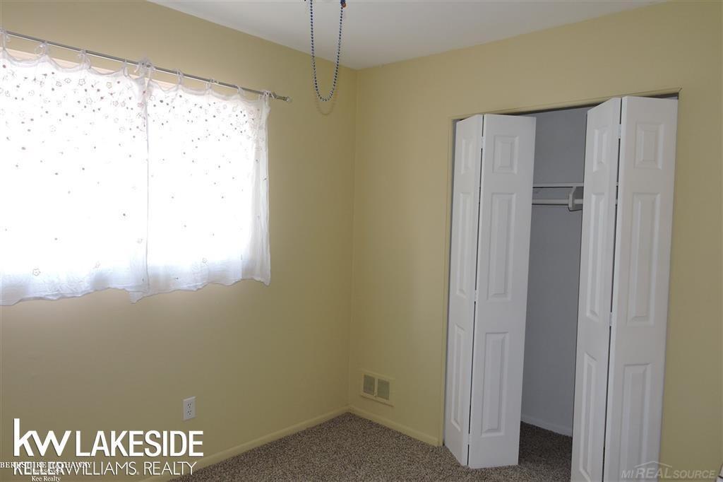 21809 Rosedale Street St. Clair Shores, MI 48080 - Photo 10 of 17