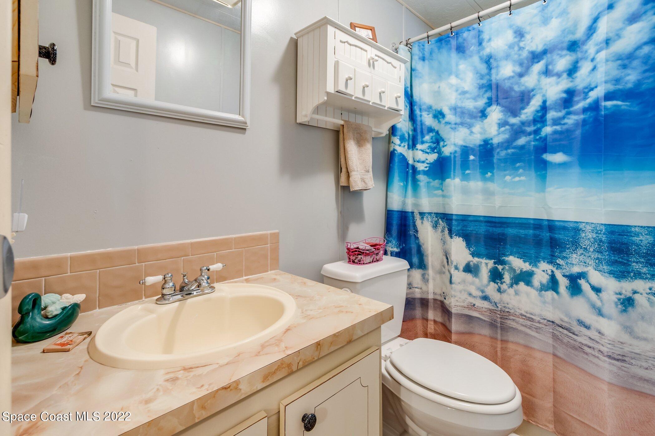 1990 Mango Street Northeast Palm Bay, FL 32905 - Photo 25 of 53 Guest bath