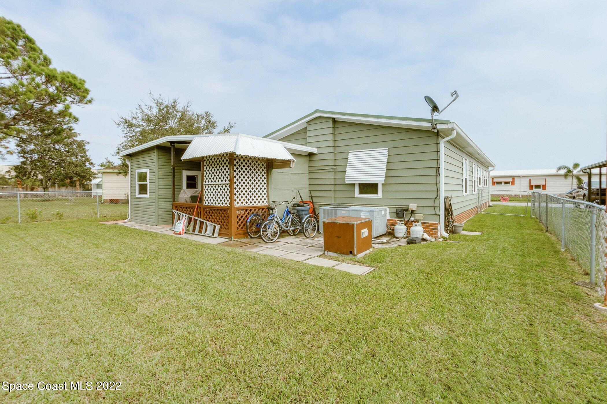 1990 Mango Street Northeast Palm Bay, FL 32905 - Photo 6 of 53 1990-Mango-107.jpg-SMALL