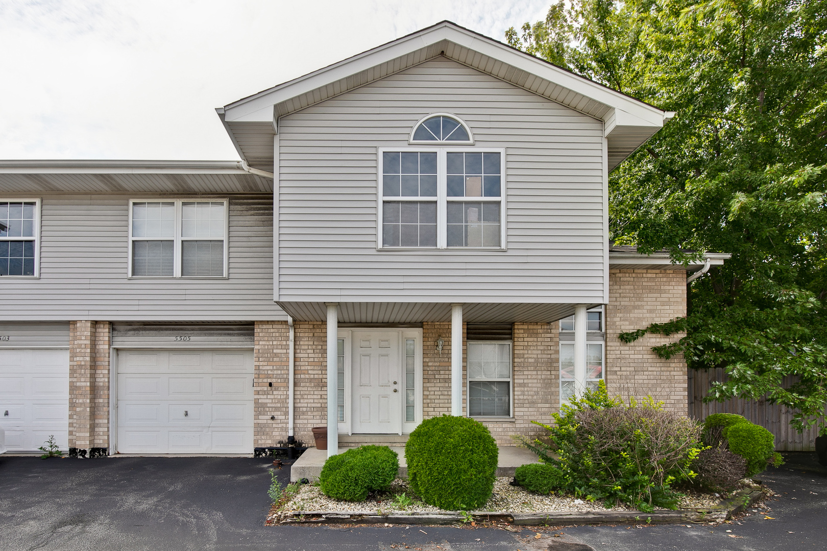 5505 West Cal Sag Road Alsip, IL 60803 - Photo 1 of 14 a front view of a house with a garage