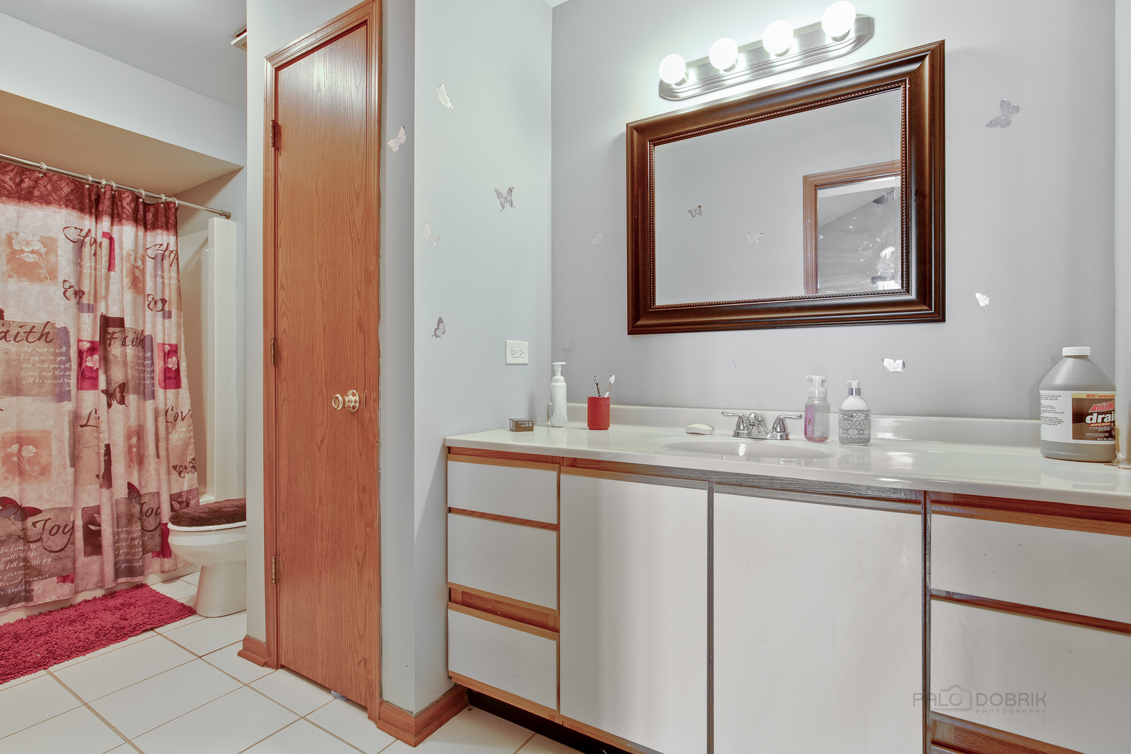 5505 West Cal Sag Road Alsip, IL 60803 - Photo 9 of 14 a bathroom with a toilet sink and mirror