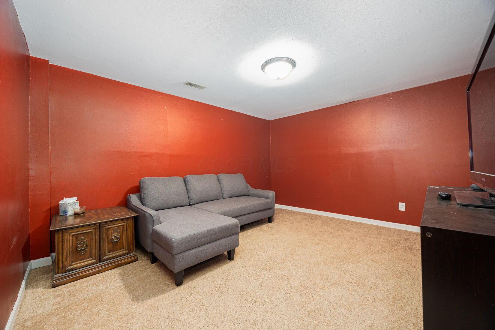 1881 Woodcrest Road Columbus, OH 43232 - Photo 24 of 45 q