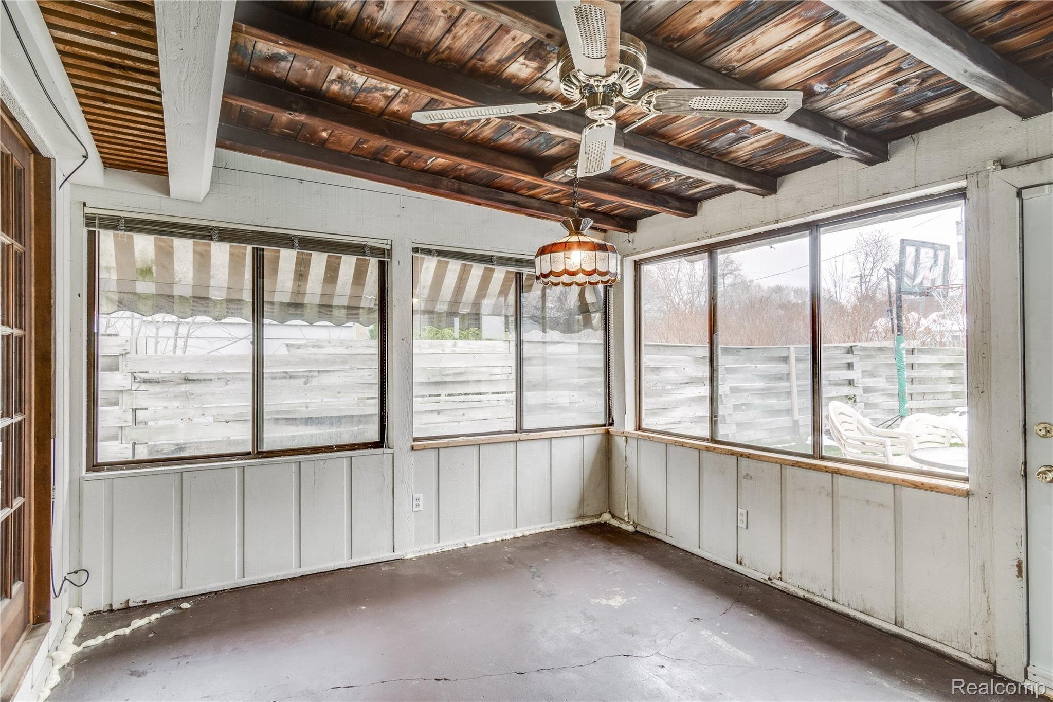 1609 Raspberry Lane Flint, MI 48507 - Photo 18 of 25 Interiors (27 of 37).jpg