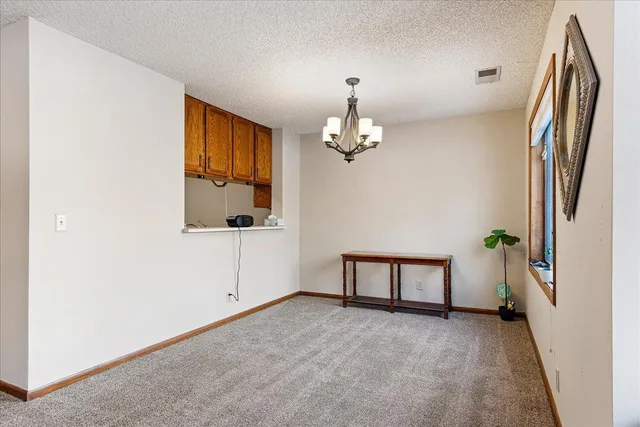 $179,900 | 4035 Victoria Street North, Unit 110, Shoreview, MN 55126