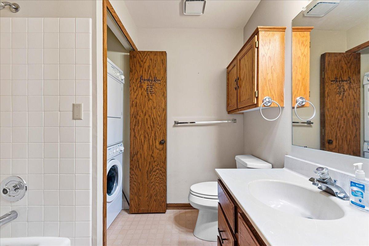 4035 Victoria Street North, Unit 110 Shoreview, MN 55126 - Photo 12 of 25