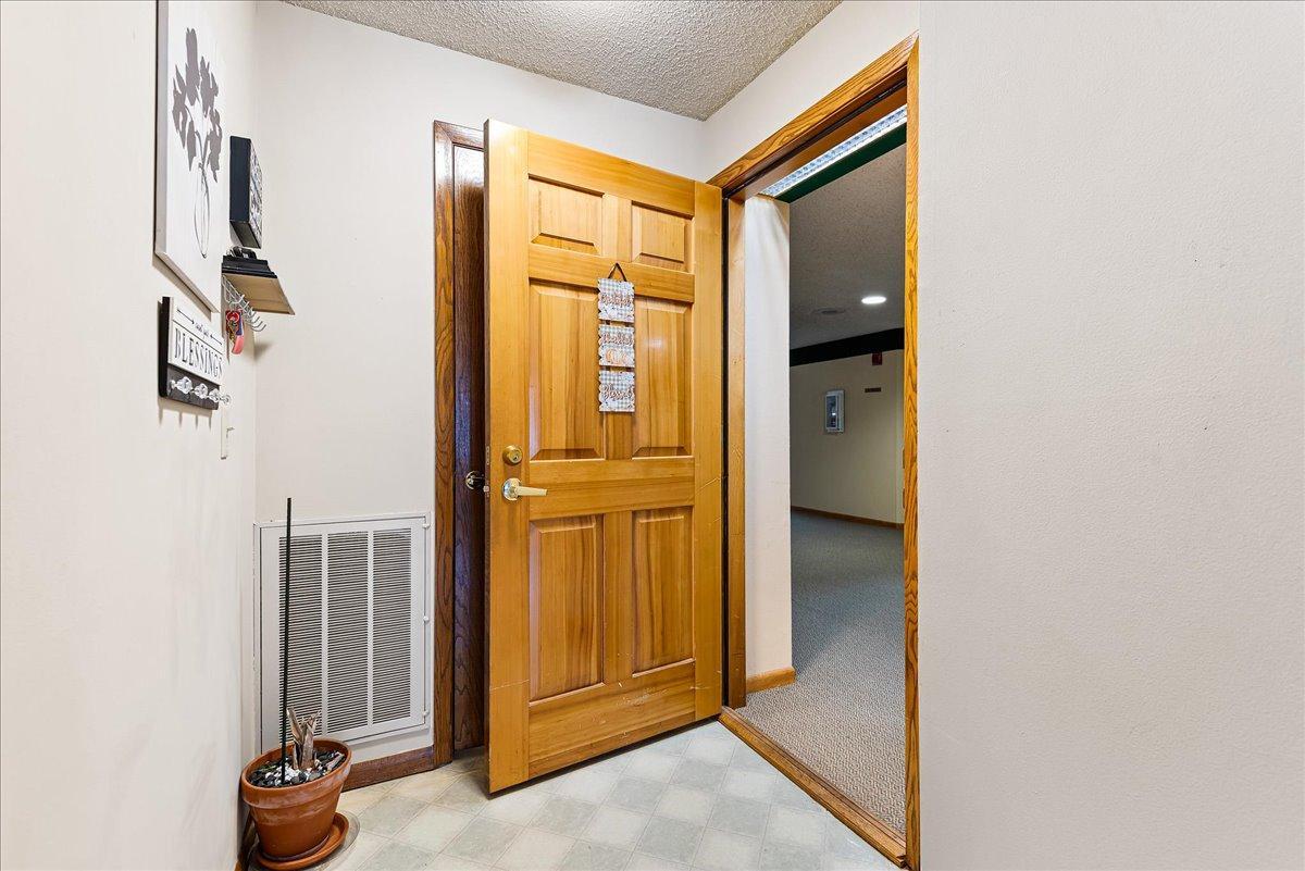 4035 Victoria Street North, Unit 110 Shoreview, MN 55126 - Photo 18 of 25