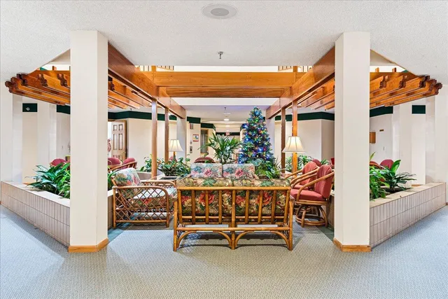 $179,900 | 4035 Victoria Street North, Unit 110, Shoreview, MN 55126