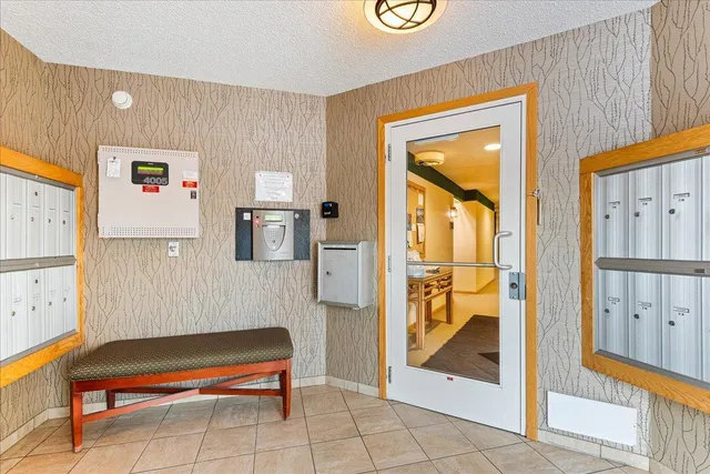 $169,900 | 4035 Victoria Street North, Unit 110, Shoreview, MN 55126