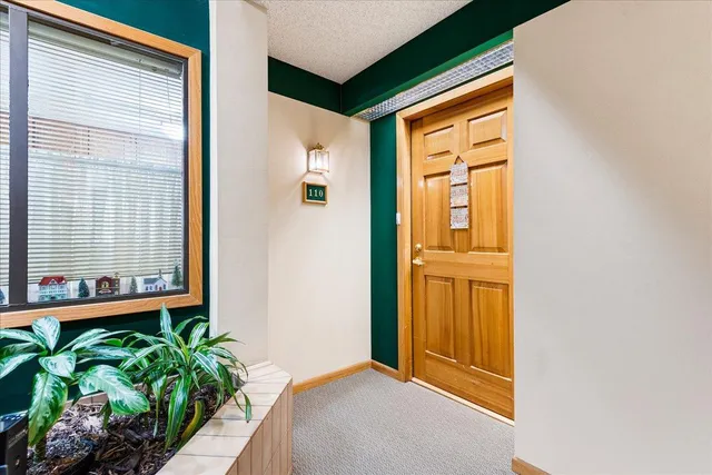 $179,900 | 4035 Victoria Street North, Unit 110, Shoreview, MN 55126