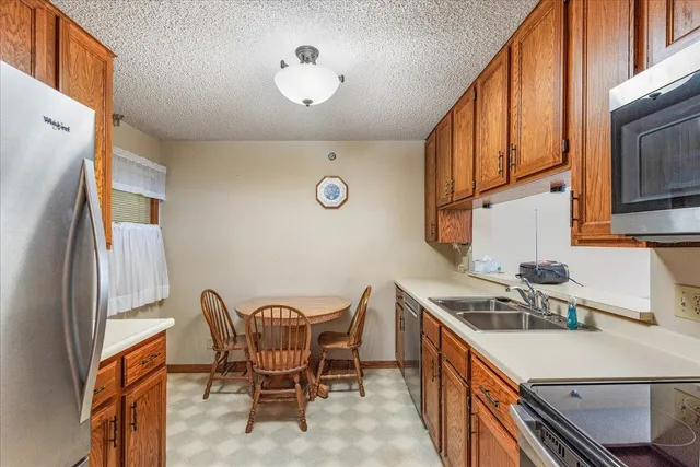 $179,900 | 4035 Victoria Street North, Unit 110, Shoreview, MN 55126