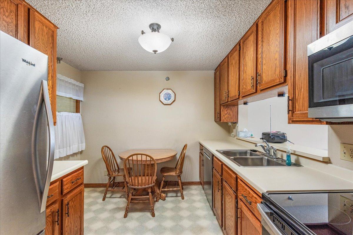 4035 Victoria Street North, Unit 110 Shoreview, MN 55126 - Photo 4 of 25