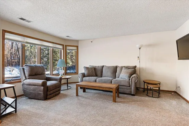 $179,900 | 4035 Victoria Street North, Unit 110, Shoreview, MN 55126