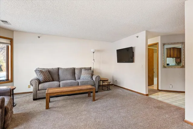 $169,900 | 4035 Victoria Street North, Unit 110, Shoreview, MN 55126