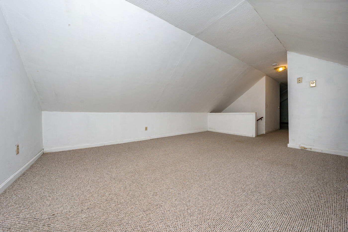 63 Triangle Circle Sandwich, MA 02563 - Photo 20 of 30 1stupstairsroom2